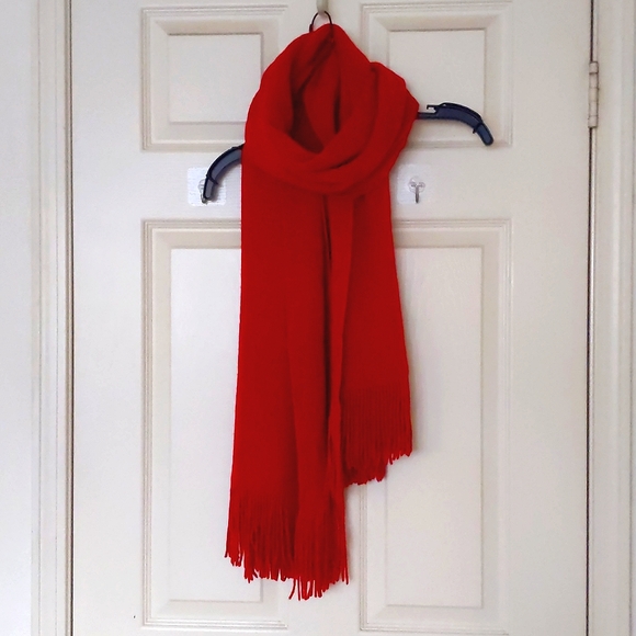 NWOT. Woman's Long and soft sweater wrap/scarf. - Picture 5 of 5